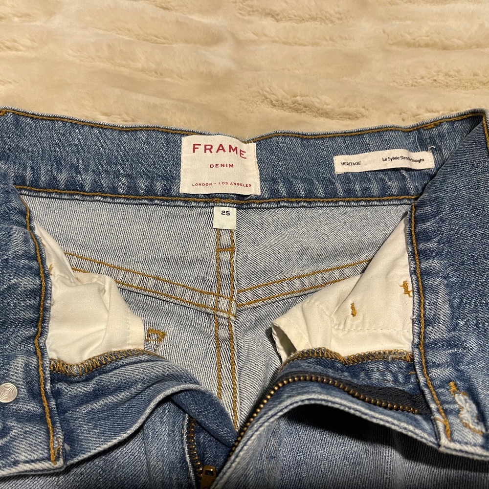 Frame ripped straight leg Jean